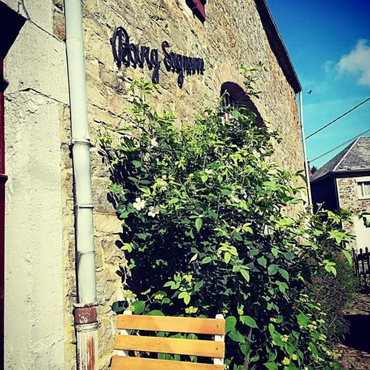 La Bourgseigneurie Hotel Bourseigne-Vieille ภายนอก รูปภาพ